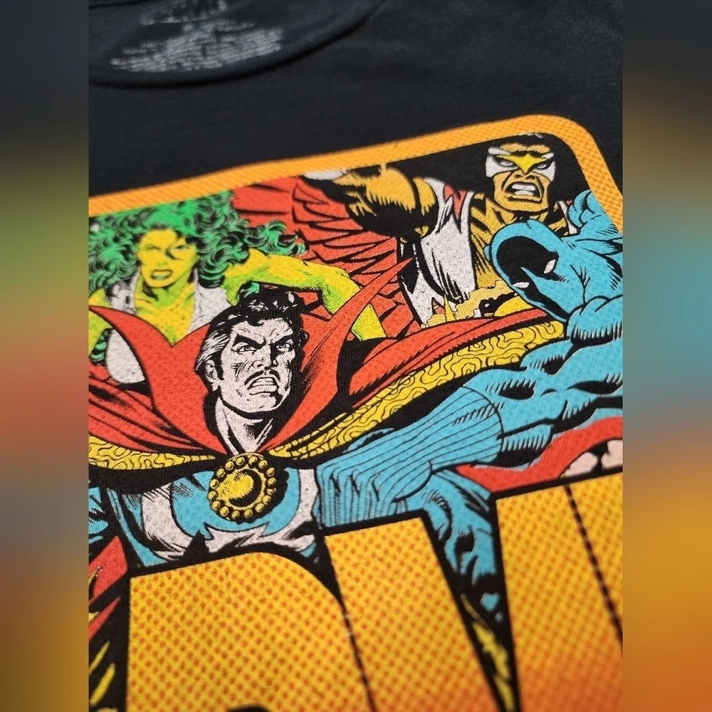 Marvel Men's Black and Multicolored Avengers Graphic T-Shirt, sz SM